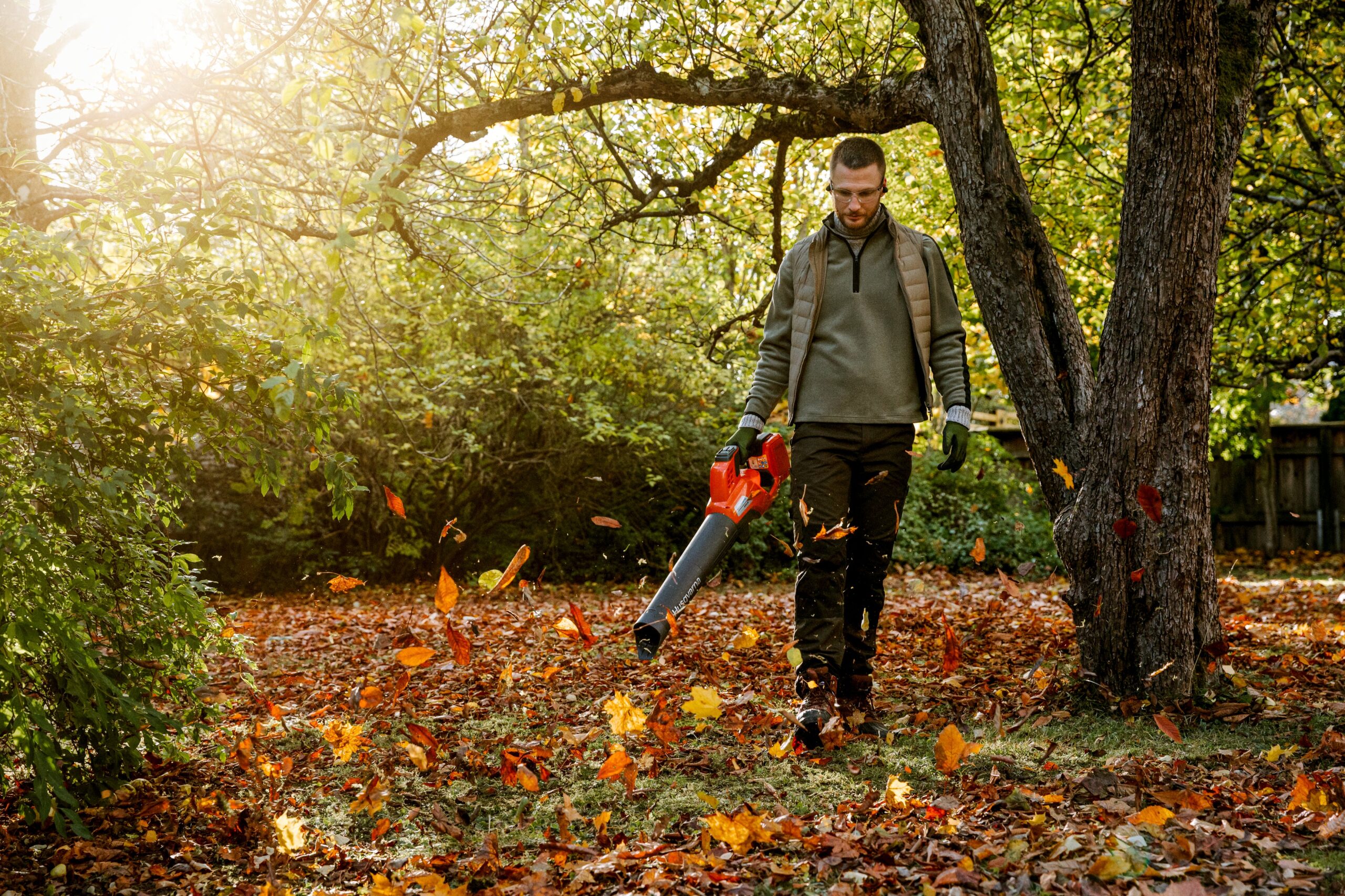 Husqvarna 230iB töös Husqvarna 230iB töös