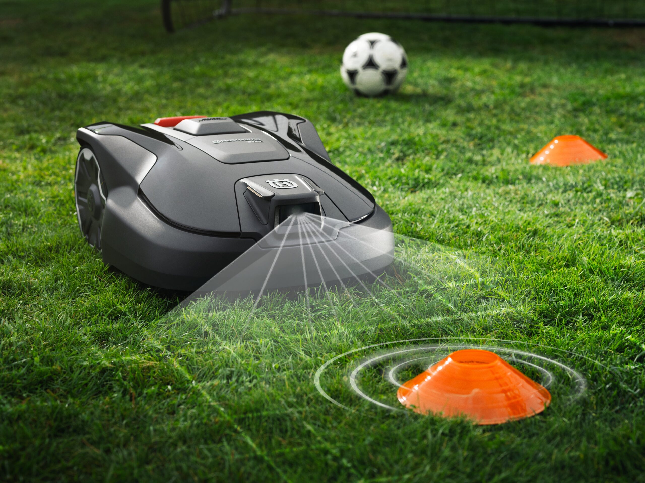 Husqvarna Automower 308V-312V näeb asju murul Husqvarna Automower 308V-312V näeb asju murul