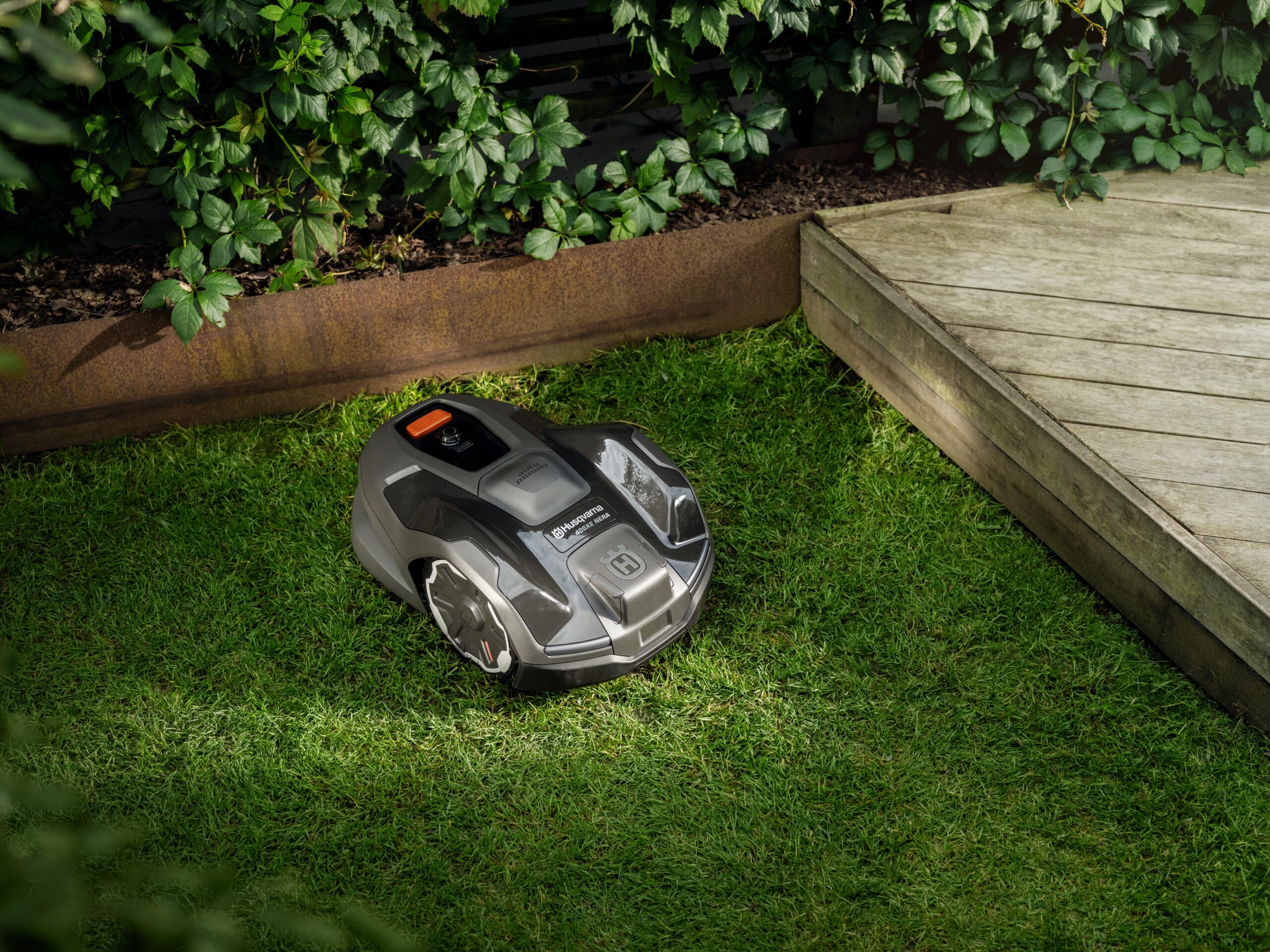 Husqvarna Automower 4xxXE NERA + EPOS töös 2 Husqvarna Automower 4xxXE NERA + EPOS töös 2